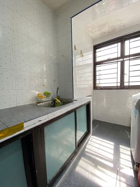 56 Geylang Bahru, 56 Geylang Bahru, 3 Bedrooms, 1,227 sqft, HDB Flat For Sale, by Moon Tham, 500183714 - Kitchen - Decluttered - PropertyGuru.com.sg