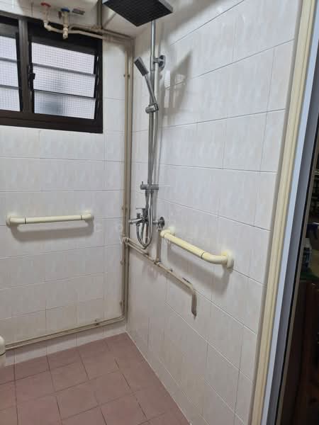 966 Hougang Avenue 9, 966 Hougang Avenue 9, Room Rental, 150 sqft, HDB Flat For Rent, by Coralle Wong, 500183715 - Bathroom - PropertyGuru.com.sg