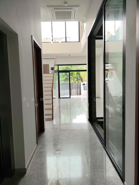 Jalan sankam, , 5 Bedrooms, 4,834 sqft, Terraced House For Sale, by Rahamathullah Hasan Ali Akbar, 500183720 - Entrance - PropertyGuru.com.sg