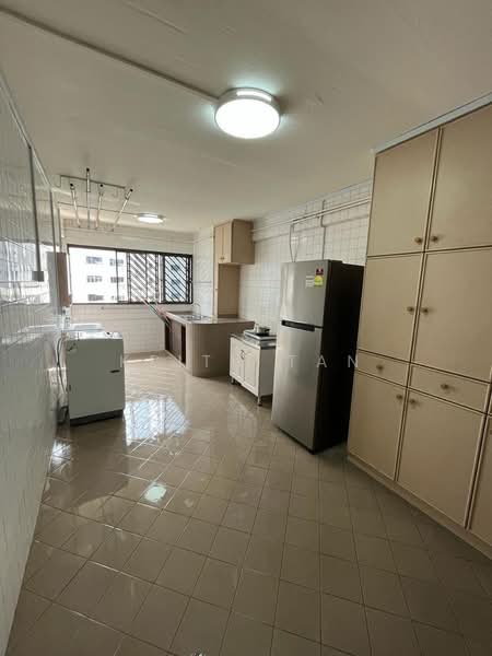 526 Bedok North Street 3, 526 Bedok North Street 3, 2 Bedrooms, 883 sqft, HDB Flat For Sale, by Keith Tan, 500183775 - Kitchen - PropertyGuru.com.sg