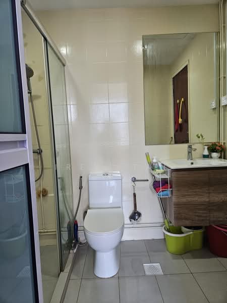 Parc Oasis, 39 Jurong East Avenue 1, Room Rental, 150 sqft, Condominium For Rent, by Irene Tan, 500183816 - Bathroom - PropertyGuru.com.sg