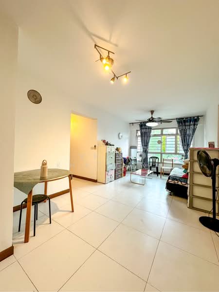 526A Costa Ris, 526A Pasir Ris Street 51, 3 Bedrooms, 1,001 sqft, HDB Flat For Sale, by Priti Khatwani, 500183831 - Overview of living room - PropertyGuru.com.sg