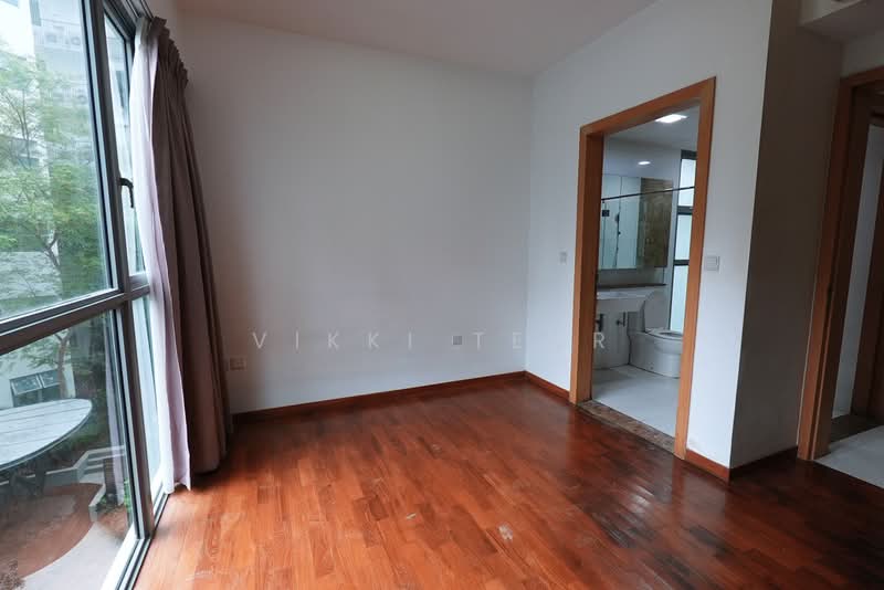 Eight Courtyards, 2 Canberra Drive, 2 Bedrooms, 800 sqft, Condominium For Rent, by Vikki Tear, 500183839 - Master Bedroom - PropertyGuru.com.sg