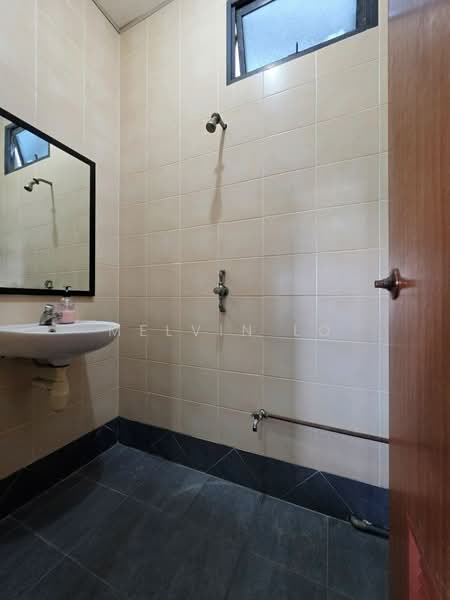 Tradehub 21, 8 Boon Lay Way, Boon Lay / Jurong / Tuas, 2,142 sqft, Light Industrial (B1) For Sale, by Melvin Lo, 500183840 - Bathroom - CommercialGuru.com.sg