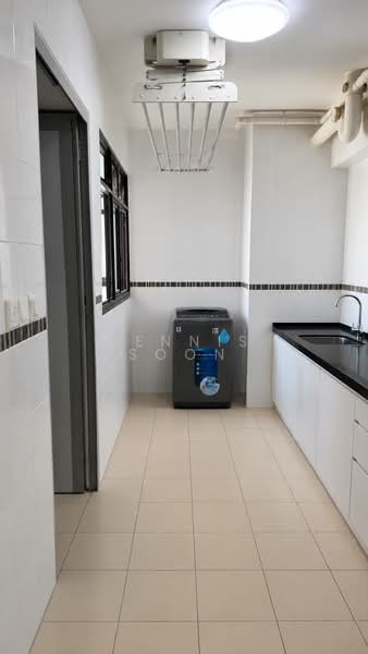 372 Jurong East Street 32, 372 Jurong East Street 32, 1 Bedroom, 474 sqft, HDB Flat For Sale, by Dennis Soon, 500183850 - Kitchen - PropertyGuru.com.sg