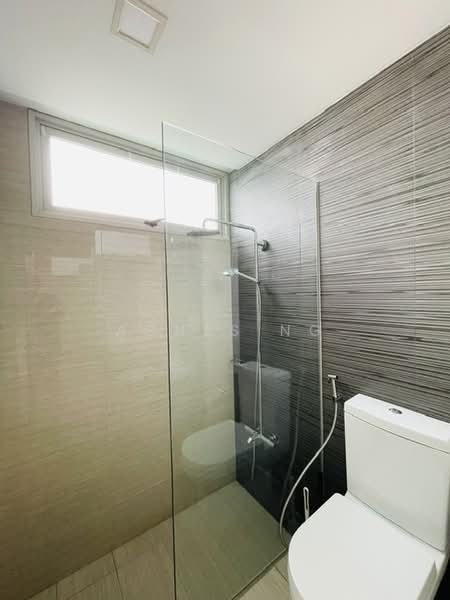 NEWest, 3 West Coast Drive, Room Rental, 250 sqft, Cluster House For Rent, by Agnes Ng, 500183872 - Bathroom - PropertyGuru.com.sg