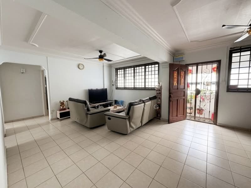 813 Jurong West Street 81, 813 Jurong West Street 81, 3 Bedrooms, 1,119 sqft, HDB Flat For Sale, by John Ng, 500183905 - Living Room - PropertyGuru.com.sg