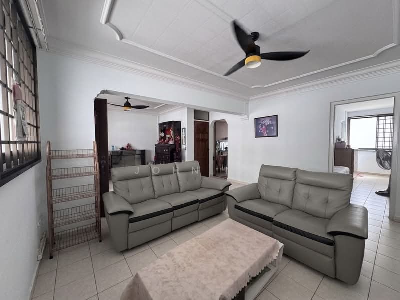 813 Jurong West Street 81, 813 Jurong West Street 81, 3 Bedrooms, 1,119 sqft, HDB Flat For Sale, by John Ng, 500183905 - Living Room - PropertyGuru.com.sg