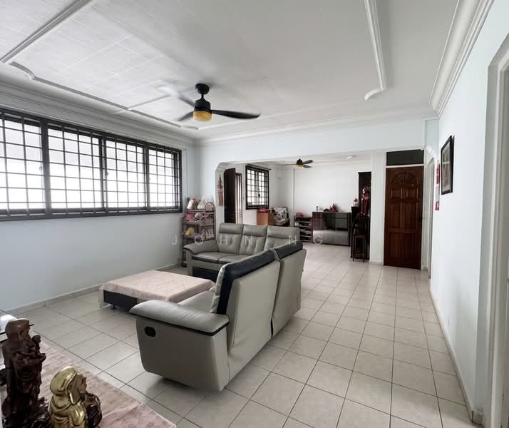 813 Jurong West Street 81, 813 Jurong West Street 81, 3 Bedrooms, 1,119 sqft, HDB Flat For Sale, by John Ng, 500183905 - Living Room - PropertyGuru.com.sg