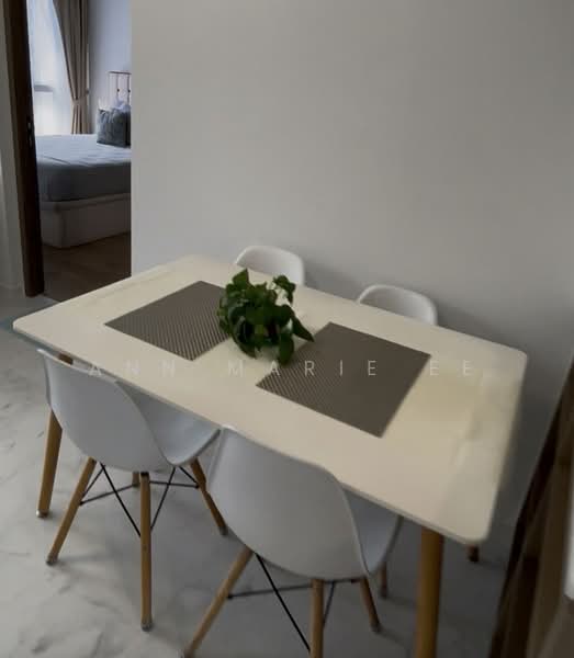 Sceneca Residence, 26 Tanah Merah Kechil Link, 2 Bedrooms, 764 sqft, Condominium For Rent, by Ann Marie Ee, 500183967 - Dining Room - table & chairs - PropertyGuru.com.sg