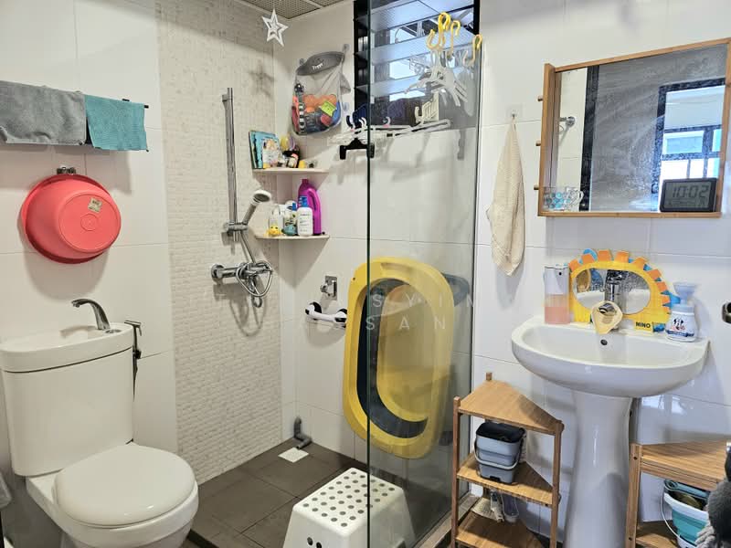 997C Buangkok Crescent, 997C Buangkok Crescent, 3 Bedrooms, 1,001 sqft, HDB Flat For Sale, by Siti Hasyimah Hassan, 500183968 - Bathroom - PropertyGuru.com.sg