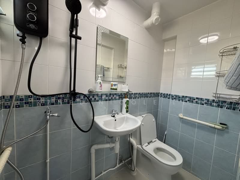 113 Potong Pasir Avenue 1, 113 Potong Pasir Avenue 1, Room Rental, 100 sqft, HDB Flat For Rent, by Renee Nicole Lee, 500183975 - Bathroom - PropertyGuru.com.sg