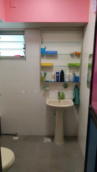 18B Holland Drive, 18B Holland Drive, Room Rental, 150 sqft, HDB Flat For Rent, by Aida Tay, 500183983 - Bathroom - PropertyGuru.com.sg