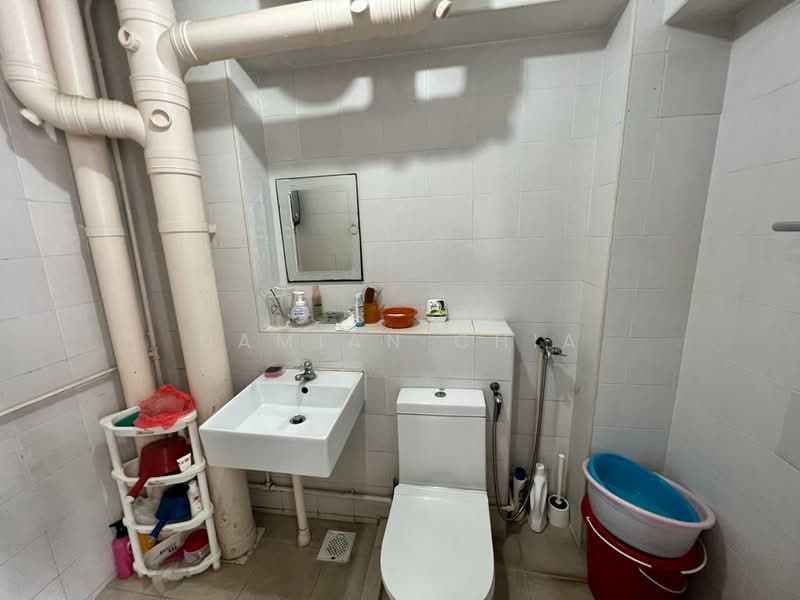 527 Jelapang Road, 527 Jelapang Road, 3 Bedrooms, 1,302 sqft, HDB Flat For Sale, by Damian Chia, 500184017 - Bathroom - PropertyGuru.com.sg