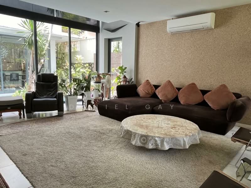 Jalan Rindu, jalan rindu, 5 Bedrooms, 3,800 sqft, Corner Terrace For Sale, by Daniel Gay, 500184028 - Huge & bright Living Room - PropertyGuru.com.sg