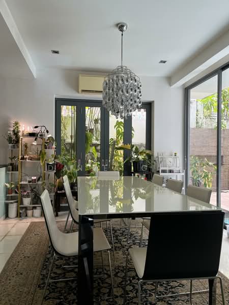 Jalan Rindu, jalan rindu, 5 Bedrooms, 3,800 sqft, Corner Terrace For Sale, by Daniel Gay, 500184028 - Well ventilated & bright Dining Room - PropertyGuru.com.sg