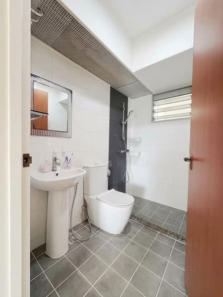 622A Punggol Central, 622A Punggol Central, 3 Bedrooms, 1,023 sqft, HDB Flat For Sale, by James Yeo, 500184032 - Bathroom - PropertyGuru.com.sg
