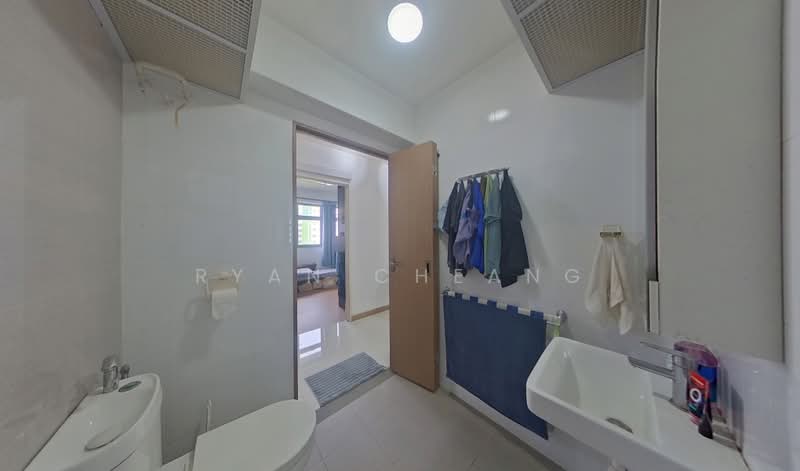 621A Tampines Street 61, 621A Tampines Street 61, 2 Bedrooms, 721 sqft, HDB Flat For Sale, by Ryan Cheang, 500184036 - Bathroom - PropertyGuru.com.sg