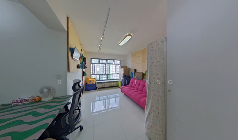 621A Tampines Street 61, 621A Tampines Street 61, 2 Bedrooms, 721 sqft, HDB Flat For Sale, by Ryan Cheang, 500184036 - Living Room - PropertyGuru.com.sg