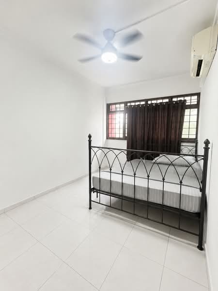 274 Toh Guan Road, 274 Toh Guan Road, 3 Bedrooms, 1,076 sqft, HDB Flat For Sale, by Vivian Ng, 500184038 - Bedroom - PropertyGuru.com.sg