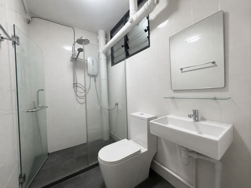 274 Toh Guan Road, 274 Toh Guan Road, 3 Bedrooms, 1,076 sqft, HDB Flat For Sale, by Vivian Ng, 500184038 - Bathroom - PropertyGuru.com.sg