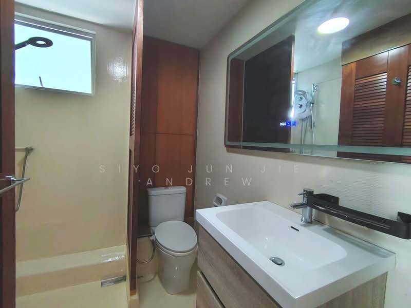 Burlington Square, 175B Bencoolen Street, 2 Bedrooms, 667 sqft, Apartment For Sale, by Siyo Jun Jie Andrew, 500184043 - Bathroom - PropertyGuru.com.sg