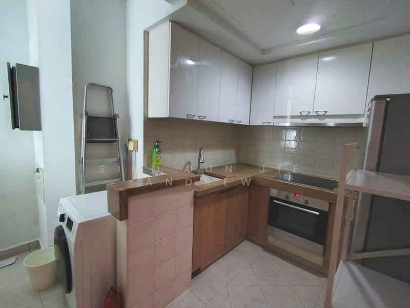Burlington Square, 175B Bencoolen Street, 2 Bedrooms, 667 sqft, Apartment For Sale, by Siyo Jun Jie Andrew, 500184043 - Kitchen - PropertyGuru.com.sg