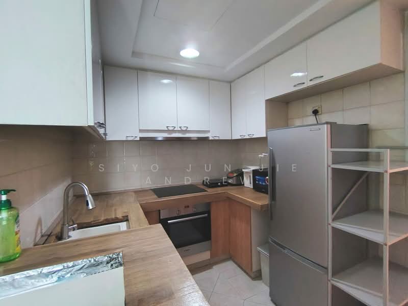 Burlington Square, 175B Bencoolen Street, 2 Bedrooms, 667 sqft, Apartment For Sale, by Siyo Jun Jie Andrew, 500184043 - Kitchen - PropertyGuru.com.sg