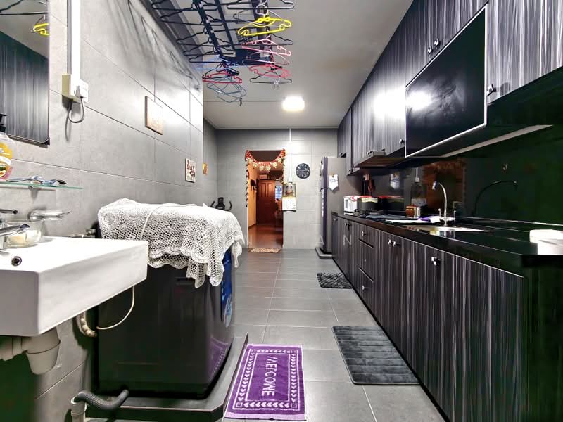340 Bukit Batok Street 34, 340 Bukit Batok Street 34, 2 Bedrooms, 786 sqft, HDB Flat For Sale, by Ken Tan, 500184051 - Kitchen - PropertyGuru.com.sg