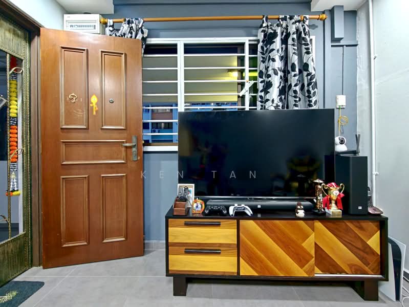 340 Bukit Batok Street 34, 340 Bukit Batok Street 34, 2 Bedrooms, 786 sqft, HDB Flat For Sale, by Ken Tan, 500184051 - Entrance - PropertyGuru.com.sg