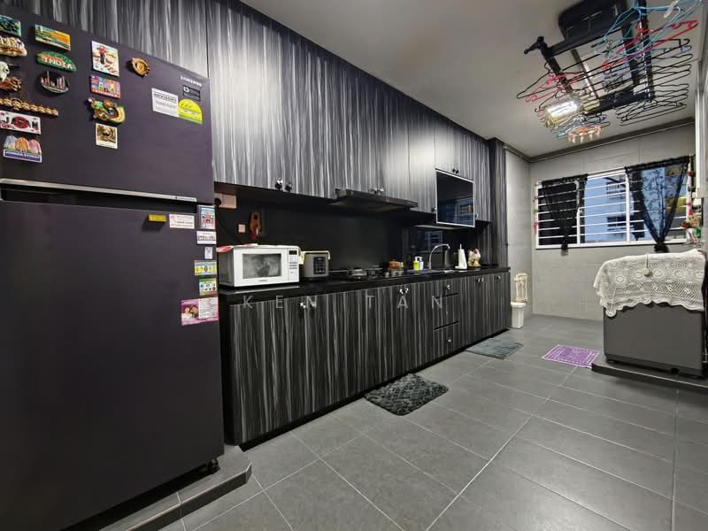 340 Bukit Batok Street 34, 340 Bukit Batok Street 34, 2 Bedrooms, 786 sqft, HDB Flat For Sale, by Ken Tan, 500184051 - Kitchen - PropertyGuru.com.sg