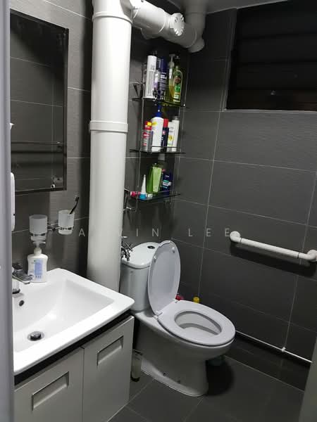 418 Bedok North Avenue 2, 418 Bedok North Avenue 2, Room Rental, 100 sqft, HDB Flat For Rent, by Alvin Lee, 500184057 - Bathroom - PropertyGuru.com.sg