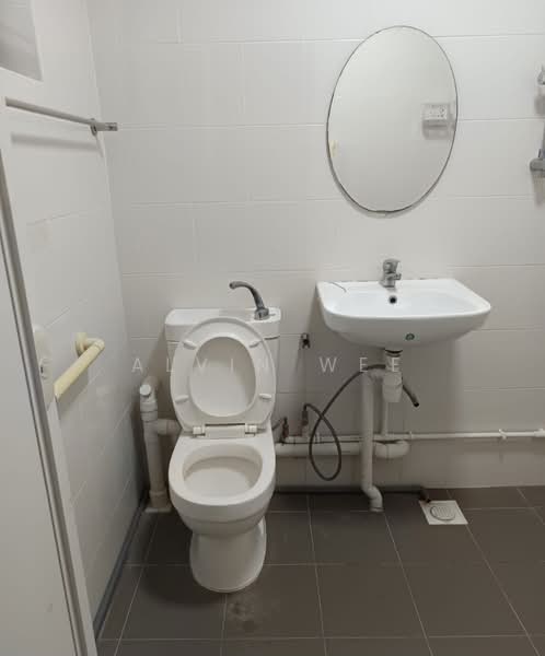 534 Bukit Batok Street 51, 534 Bukit Batok Street 51, 2 Bedrooms, 721 sqft, HDB Flat For Rent, by Alvin Wee, 500184075 - Bathroom - PropertyGuru.com.sg