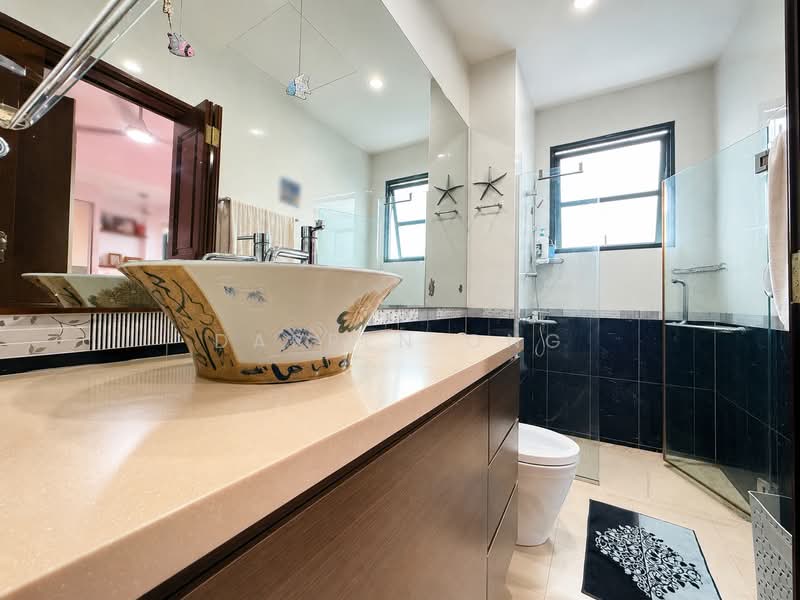 The Hillside, 343 Upper Bukit Timah Road, 4 Bedrooms, 2,842 sqft, Condominium For Sale, by Darren Ong, 500184084 - Bathroom - PropertyGuru.com.sg