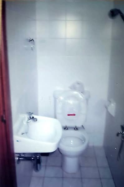 Palm Gardens, 2D Hong San Walk, 3 Bedrooms, 1,206 sqft, Condominium For Sale, by Jenny Tan, 500184090 - Bathroom - PropertyGuru.com.sg