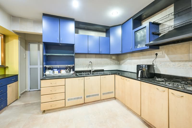 Sunrise Villa, , 6 Bedrooms, 3,200 sqft, Terraced House For Sale, by Lynn Choo, 500184097 - Kitchen - PropertyGuru.com.sg