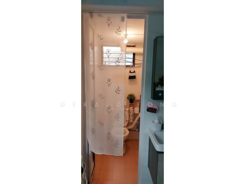 170 Stirling Road, 170 Stirling Road, Room Rental, 107 sqft, HDB Flat For Rent, by Gerald Fong, 500184106 - Bathroom - PropertyGuru.com.sg