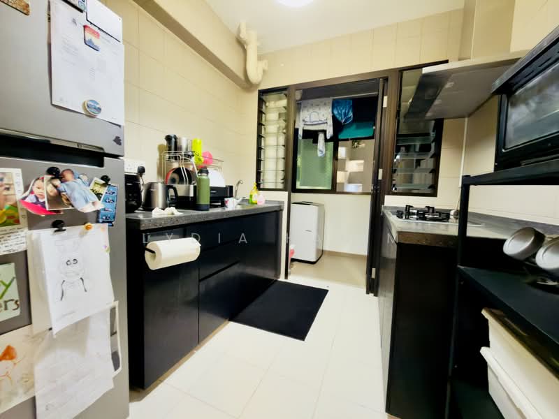 333D Yishun Riverwalk, 333D Yishun Street 31, 2 Bedrooms, 721 sqft, HDB Flat For Sale, by Lydia Hanim, 500184120 - Kitchen - PropertyGuru.com.sg