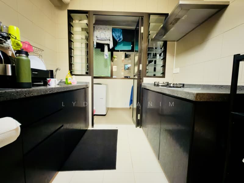 333D Yishun Riverwalk, 333D Yishun Street 31, 2 Bedrooms, 721 sqft, HDB Flat For Sale, by Lydia Hanim, 500184120 - Kitchen - PropertyGuru.com.sg