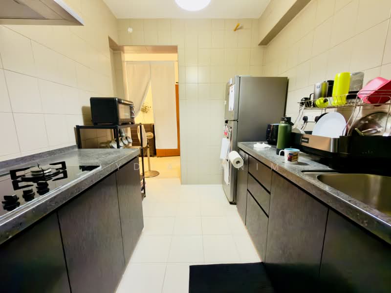 333D Yishun Riverwalk, 333D Yishun Street 31, 2 Bedrooms, 721 sqft, HDB Flat For Sale, by Lydia Hanim, 500184120 - Kitchen - PropertyGuru.com.sg
