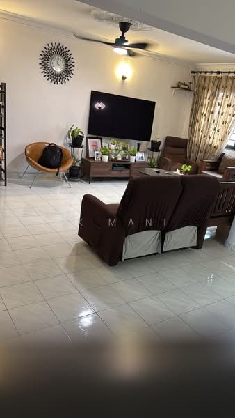 721 Jurong West Avenue 5, 721 Jurong West Avenue 5, 3 Bedrooms, 1,302 sqft, HDB Flat For Sale, by Sk Mani, 500184134 - Living Room - PropertyGuru.com.sg