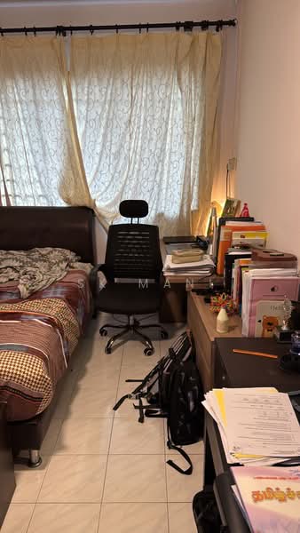 721 Jurong West Avenue 5, 721 Jurong West Avenue 5, 3 Bedrooms, 1,302 sqft, HDB Flat For Sale, by Sk Mani, 500184134 - Bedroom - PropertyGuru.com.sg