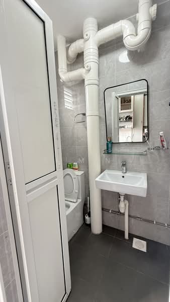 721 Jurong West Avenue 5, 721 Jurong West Avenue 5, 3 Bedrooms, 1,302 sqft, HDB Flat For Sale, by Sk Mani, 500184134 - Bathroom - PropertyGuru.com.sg