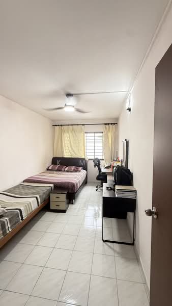 721 Jurong West Avenue 5, 721 Jurong West Avenue 5, 3 Bedrooms, 1,302 sqft, HDB Flat For Sale, by Sk Mani, 500184134 - Bedroom - PropertyGuru.com.sg