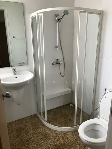 Kerrisdale, 36 Sturdee Road, Room Rental, 150 sqft, Condominium For Rent, by Juita Tan, 500184137 - Bathroom - PropertyGuru.com.sg