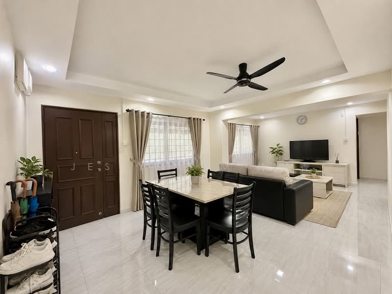 317 Sembawang Vista, 317 Sembawang Vista, Sembawang / Yishun, 3 Bedrooms, 1,087 sqft, HDB Flat For Sale, by Jeslyn Lim 林瑞香, 500184141 - Living Room - PropertyGuru.com.sg