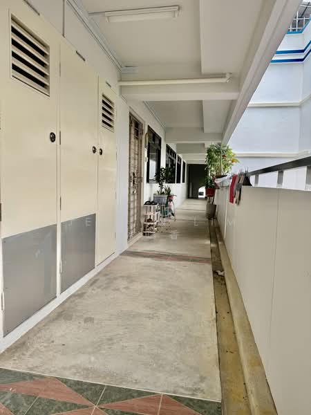 317 Sembawang Vista, 317 Sembawang Vista, Sembawang / Yishun, 3 Bedrooms, 1,087 sqft, HDB Flat For Sale, by Jeslyn Lim 林瑞香, 500184141 - Corridor - PropertyGuru.com.sg
