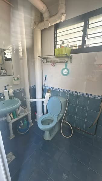 104 Bishan Street 12, 104 Bishan Street 12, 3 Bedrooms, 904 sqft, HDB Flat For Rent, by Florence Zheng Zhen, 500184160 - Bathroom - PropertyGuru.com.sg