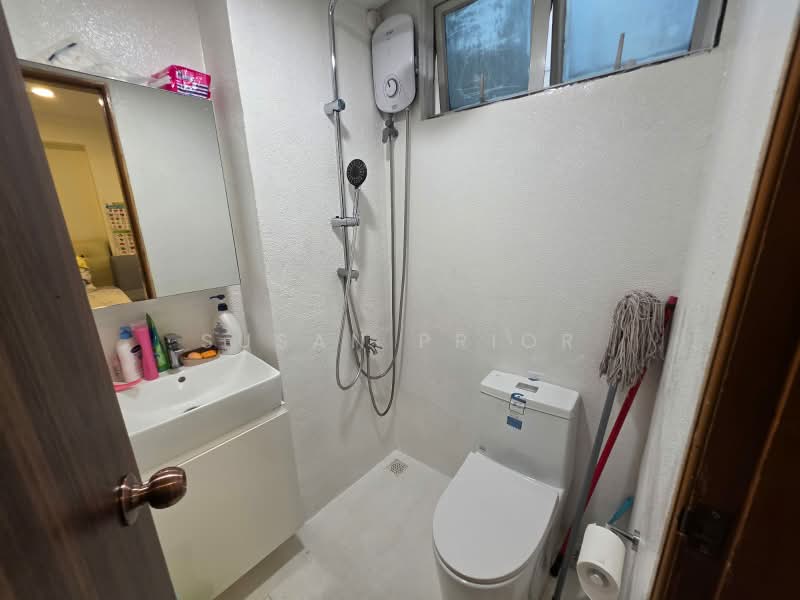 3 Bed 4 Bath Geylang For Families/ Coliving, Geylang Road Conservation House, 3 Bedrooms, 2,750 sqft, Conservation House For Rent, by Susan Prior, 500184166 - Bathroom - PropertyGuru.com.sg