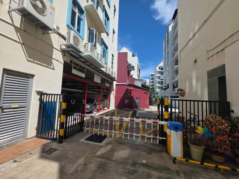 Fresh 3+1 Bed 4 Bath Geylang For Families Covered Parking, Geylang Road Conservation House, 3 Bedrooms, 2,750 sqft, Conservation House For Rent, by Susan Prior, 500184166 - PropertyGuru.com.sg